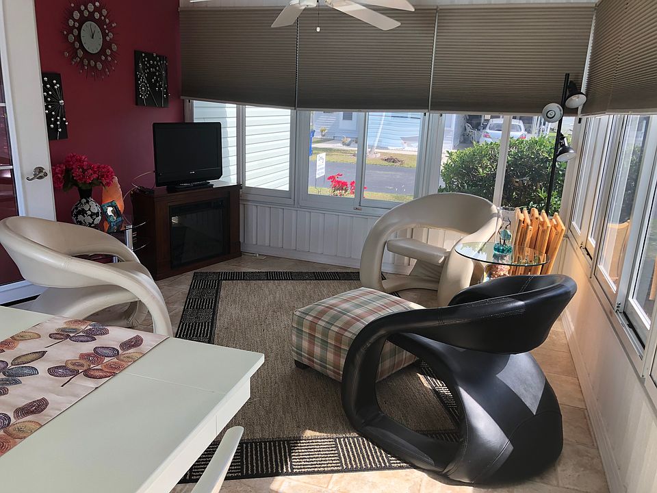 1st image of 25 Garden Dr