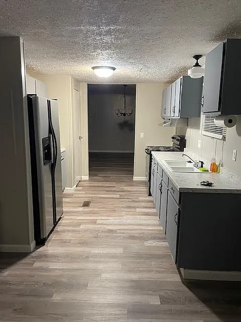 3 bed, 1000 sqft, $1,350 — Photo 3