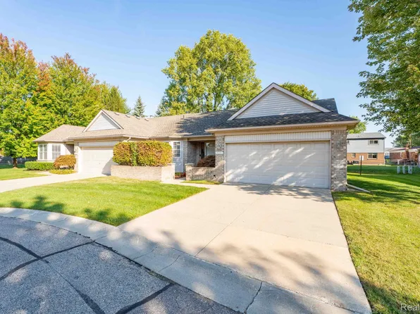 41225 Greenspire Dr, Clinton Township, MI 48038