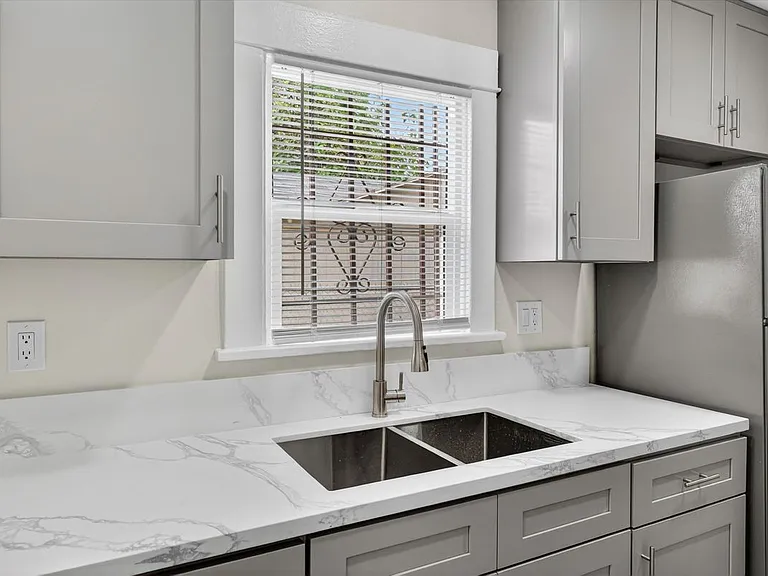 5008 1/2 S Wilton Pl — Photo 17
