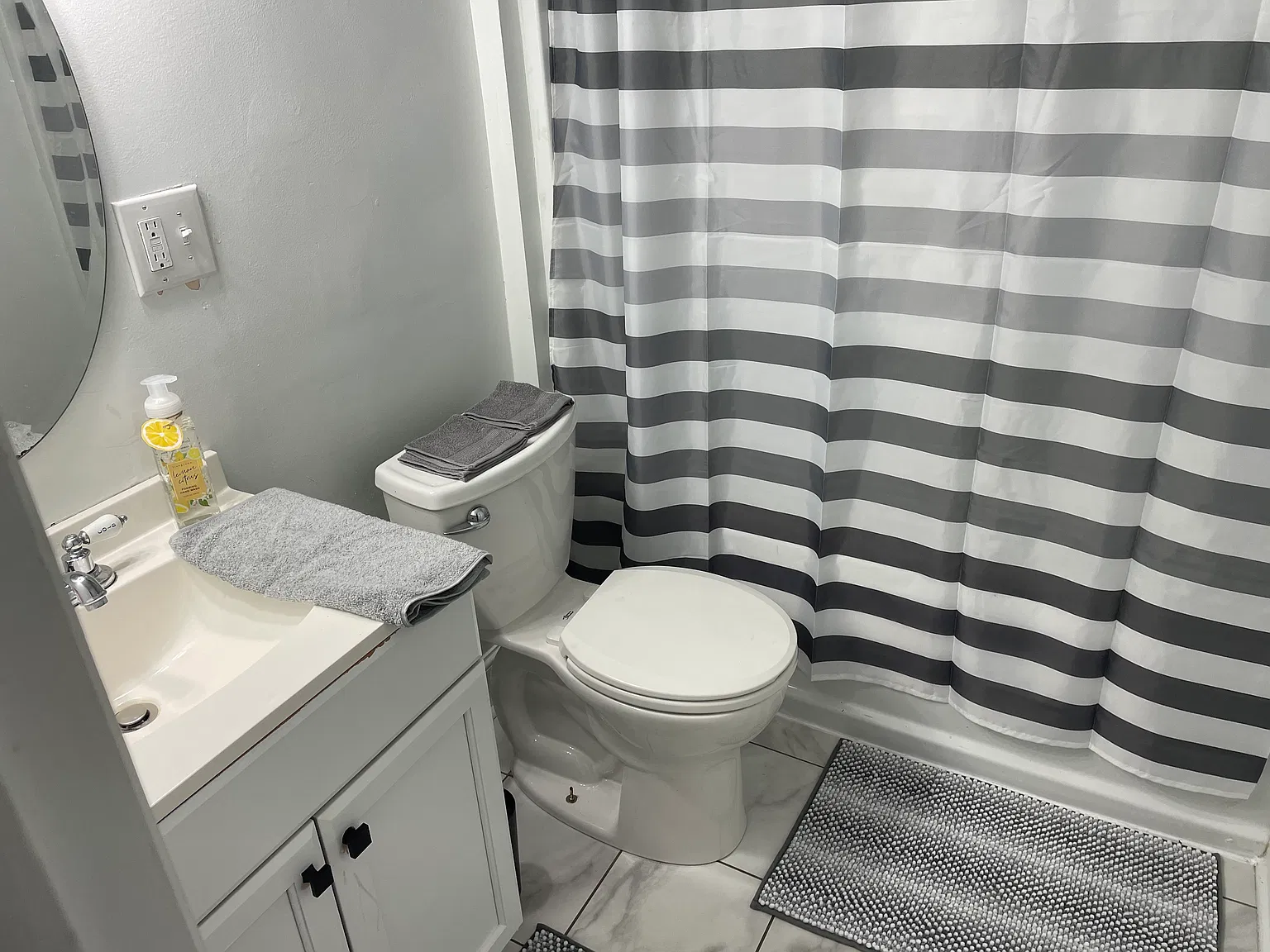 2 bed, 974 sqft, $1,200 — Photo 2