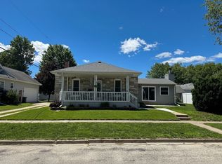 410 2nd St SW, Waverly, IA 50677