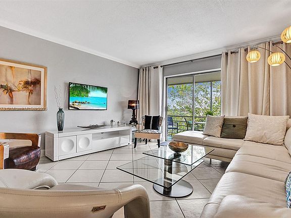 16801 NE 13th Ave APT 303, North Miami Beach, FL 33162 | MLS #A11373978 ...