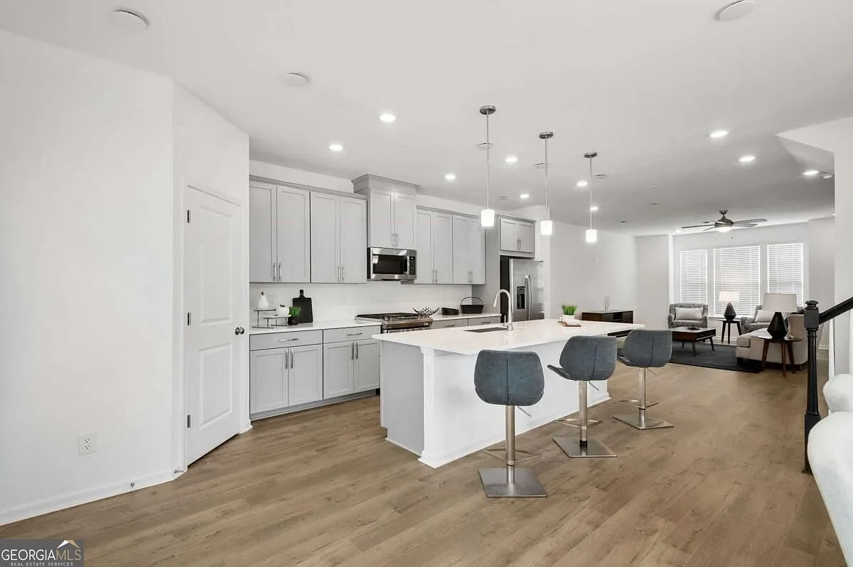4 bed, 3.5 bath, 2430 sqft, $3,195 — Photo 4