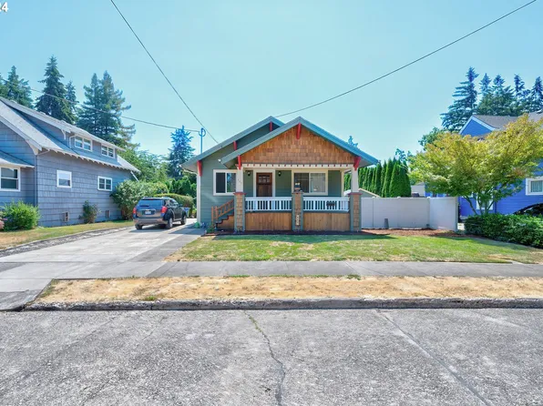 417 Silver St, Silverton, OR 97381