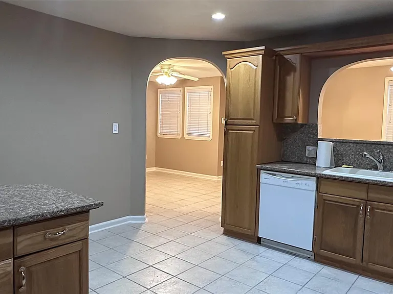 5753 Pinehurst Dr — Photo 7