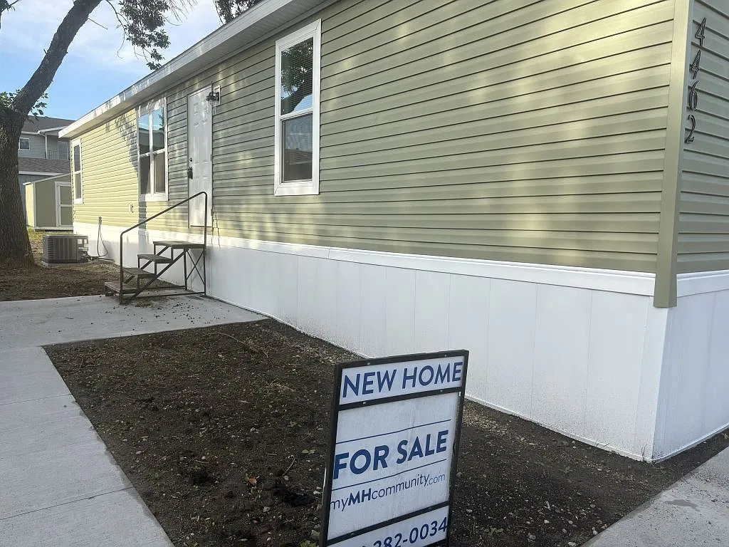 4 bed, 2.0 bath, 1456 sqft, $1,650 — Photo 1