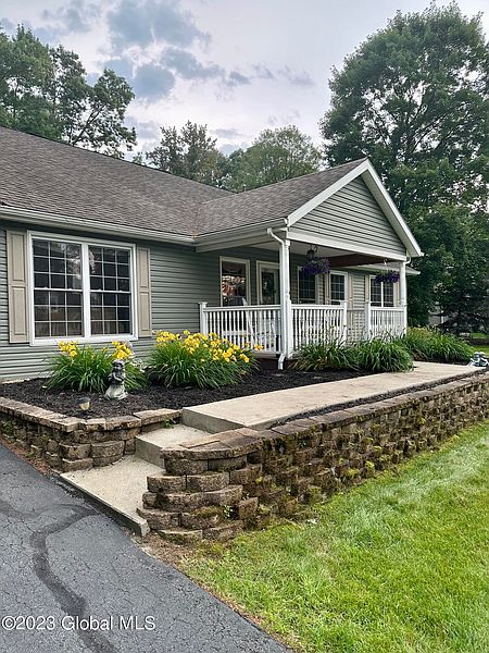 3rd image of 10 Iris Avenue