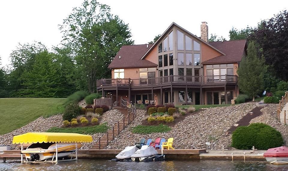 1st image of 1464 Lake Vue Dr