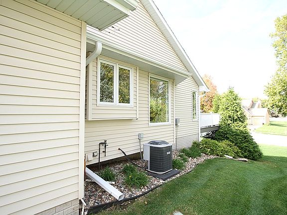 3rd image of 13850 Sahler St