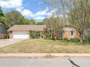 2330 E Country Way, Fayetteville, AR 72703
