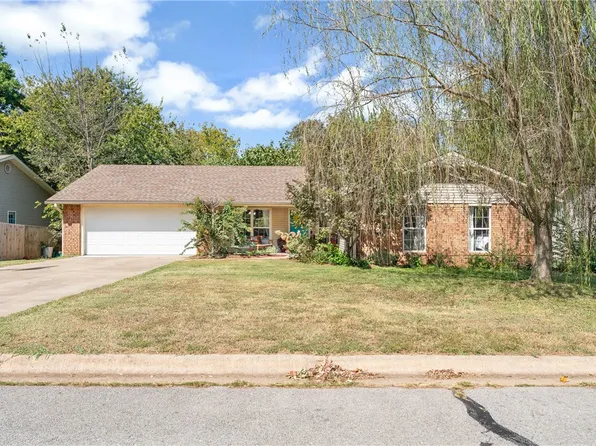 2330 E Country Way, Fayetteville, AR 72703