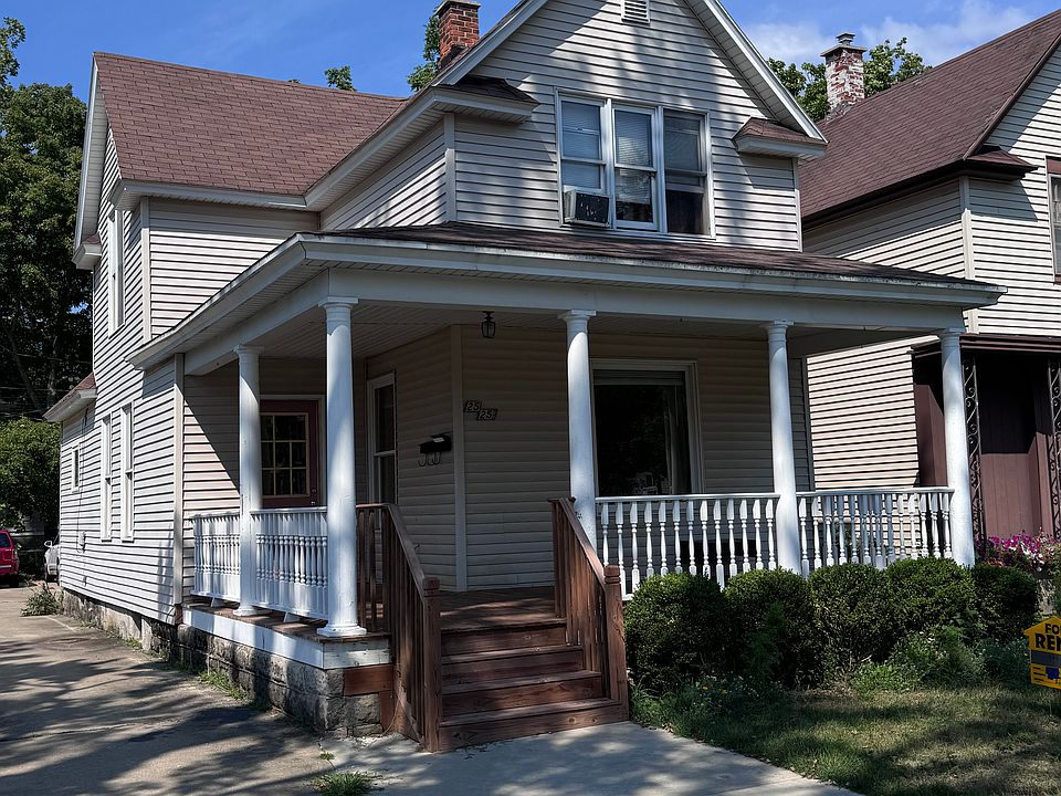 1st image of 25 E 13th St