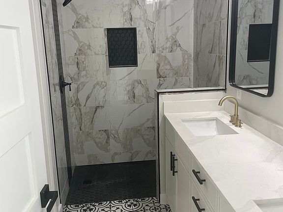 3rd image of 1606 Fleetwood St