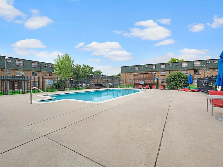 Ten 30 & Ten 49 Apartments — Photo 22