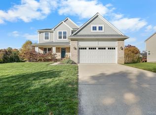 94 Blackberry Dr, White Lake, MI