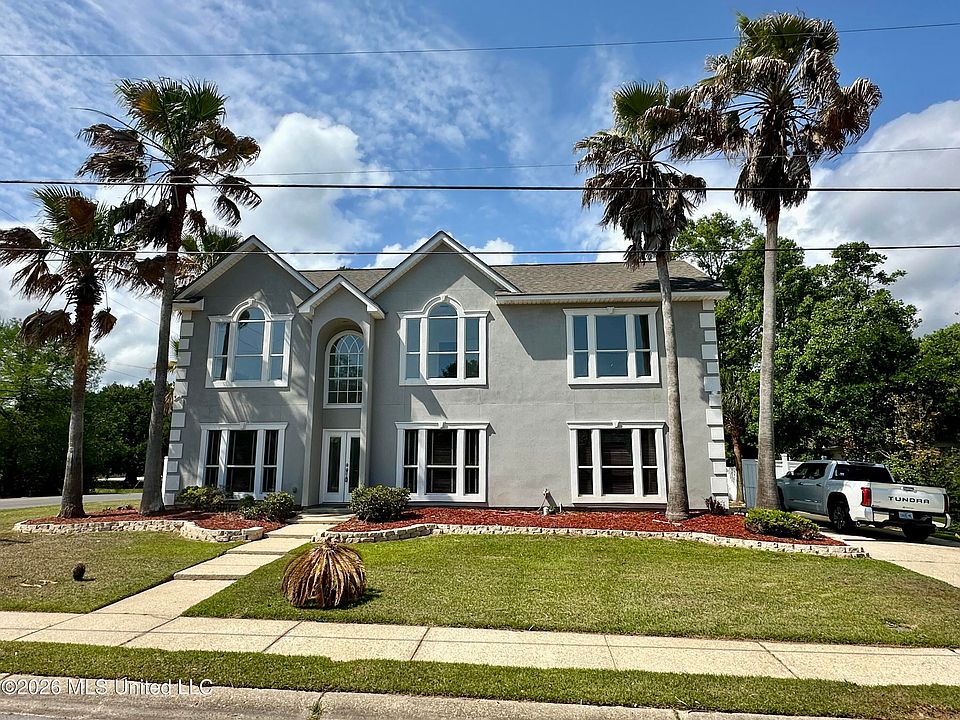 1st image of 400 Caribe Pl N