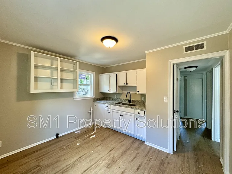 1020 Nancy Ln SE — Photo 12