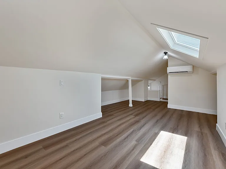 230 N Burlington Ave #1/2 — Photo 27