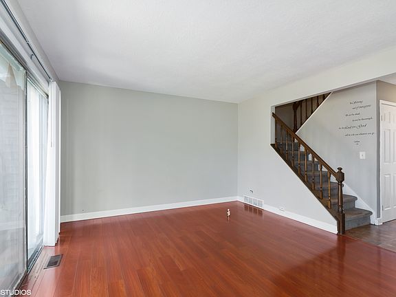 3rd image of 605 Hughes Pl #605
