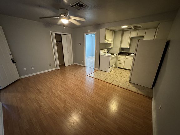 3rd image of 200 NE 14th St #Streetc3