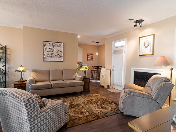 4th image of 2956 Millers Pond Dr