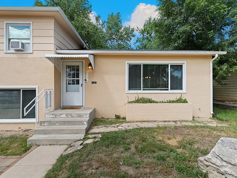 2506 Lelaray St — Photo 4