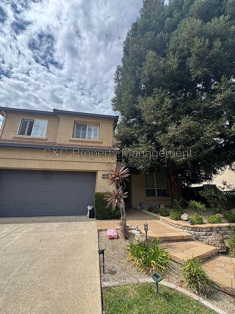 5 bed, 3.0 bath, 2646 sqft, $3,800 — Photo 1