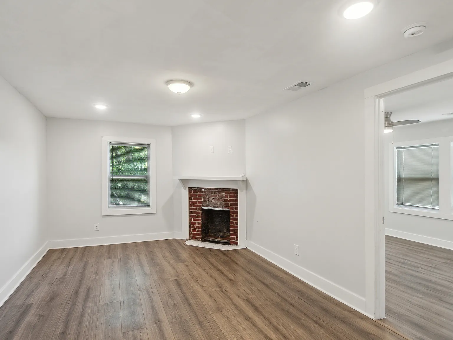 2 bed, 900 sqft, $1,590 — Photo 4