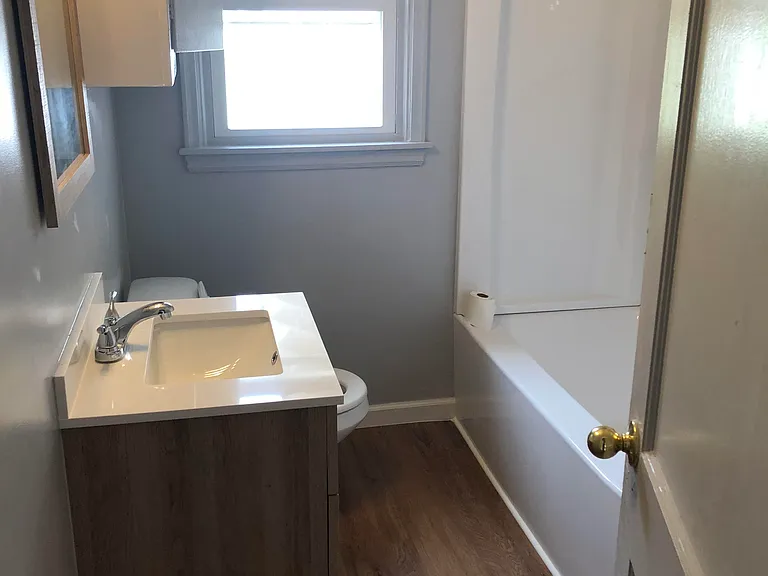 1010 N Lincoln Ave E — Photo 4