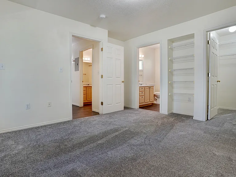 Hanbury Manor Apartments — Photo 67