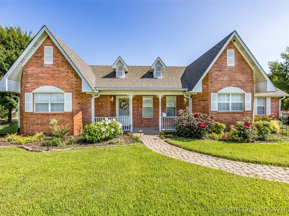 687 W 6th St, Atoka, OK 74525