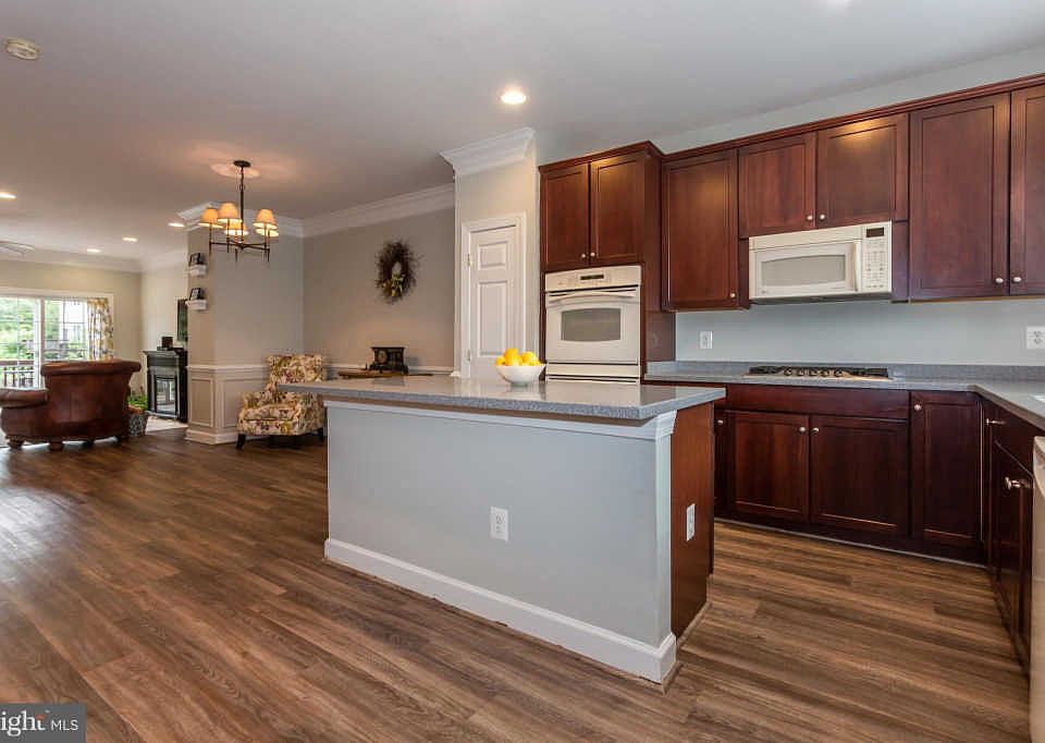 1st image of 7994 Avery Park Ct