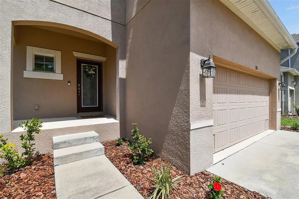 4 bed, 2.5 bath, 1811 sqft, $3,600 — Photo 2
