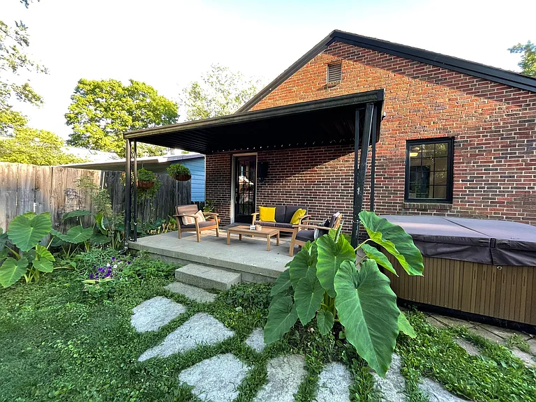 327 W Davis St — Photo 21