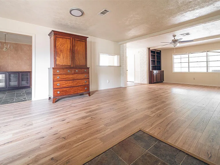 13927 Lynnwood Ln — Photo 2