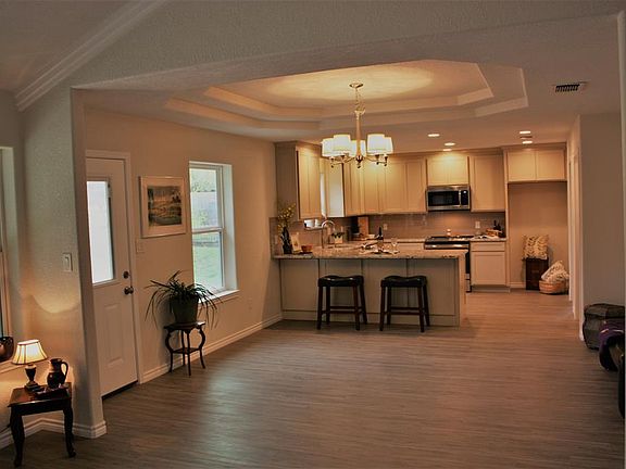 5th image of 219 Oakview Ln W