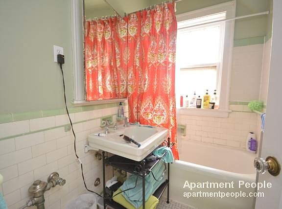 4th image of 4891 N Hermitage Ave APT 2A