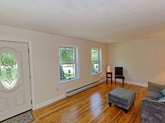 4th image of 18 New York Ave