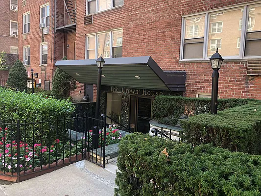 Rented by Contact Realty | media 14