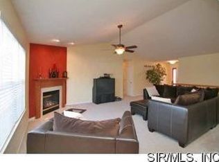 8872 Wildewood Dr, Worden, IL 62097