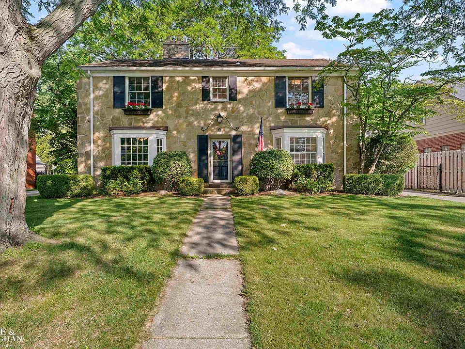 1st image of 8 Radnor Cir