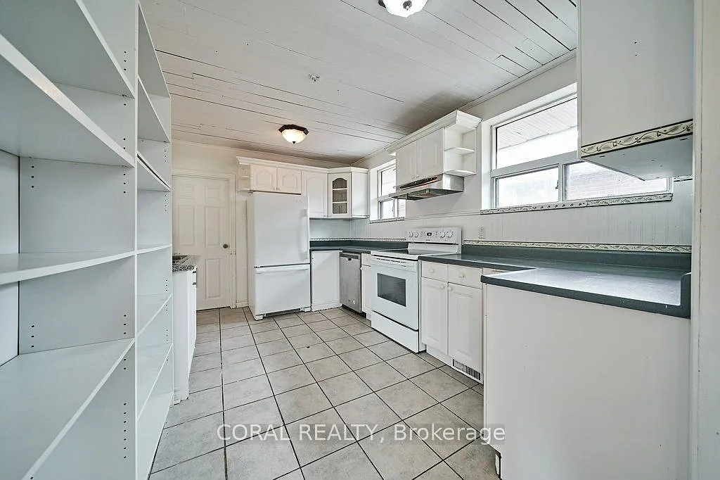 5 bed, $2,990 — Photo 3