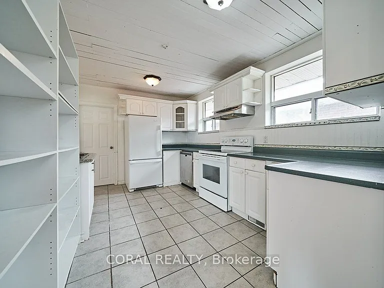 213 Cabot St — Photo 3