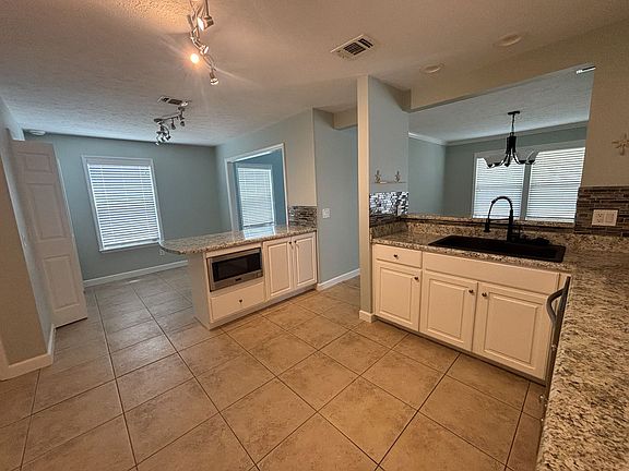 4th image of 7312 Rodgers Dr