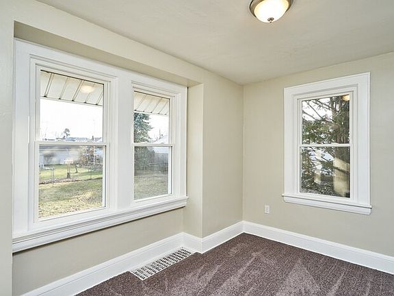 4th image of 1552 Wildon Ave