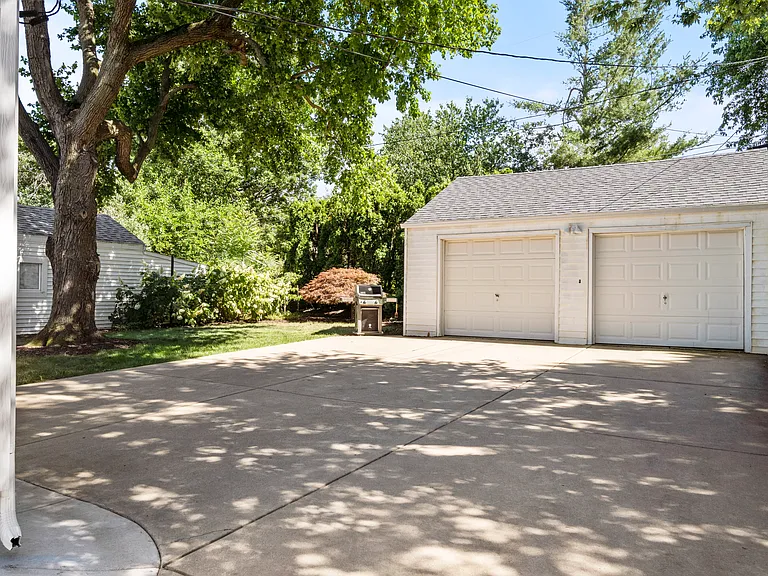 1223 E Oakland Ave — Photo 19