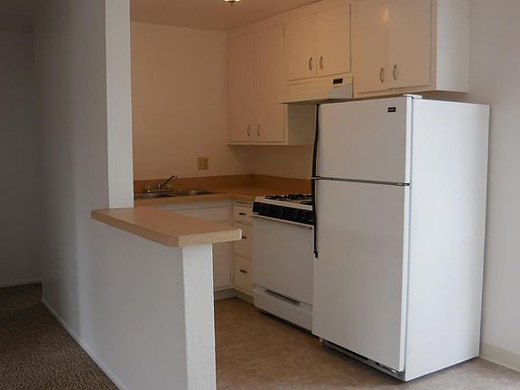 3rd image of 807 Embarcadero Del Norte APT 17