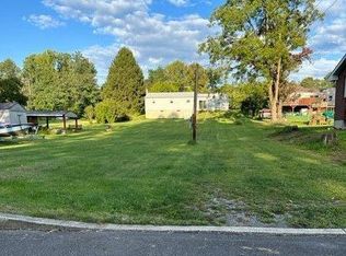 Willow Ave, Walnutport, PA 18088