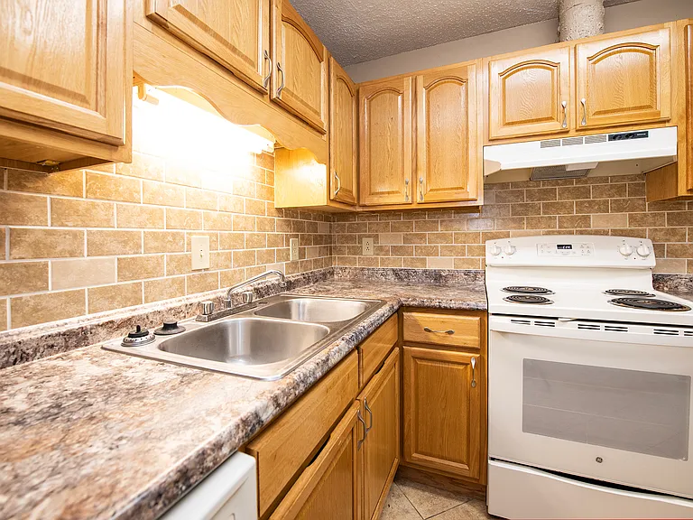 Willow Run Apartments — Photo 40